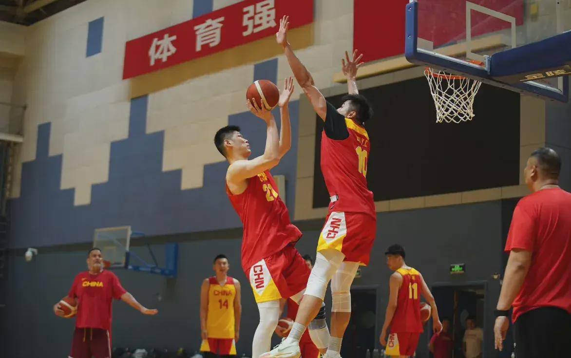 难绷！中国男篮出现23次失误全队只有9次助攻的简单介绍