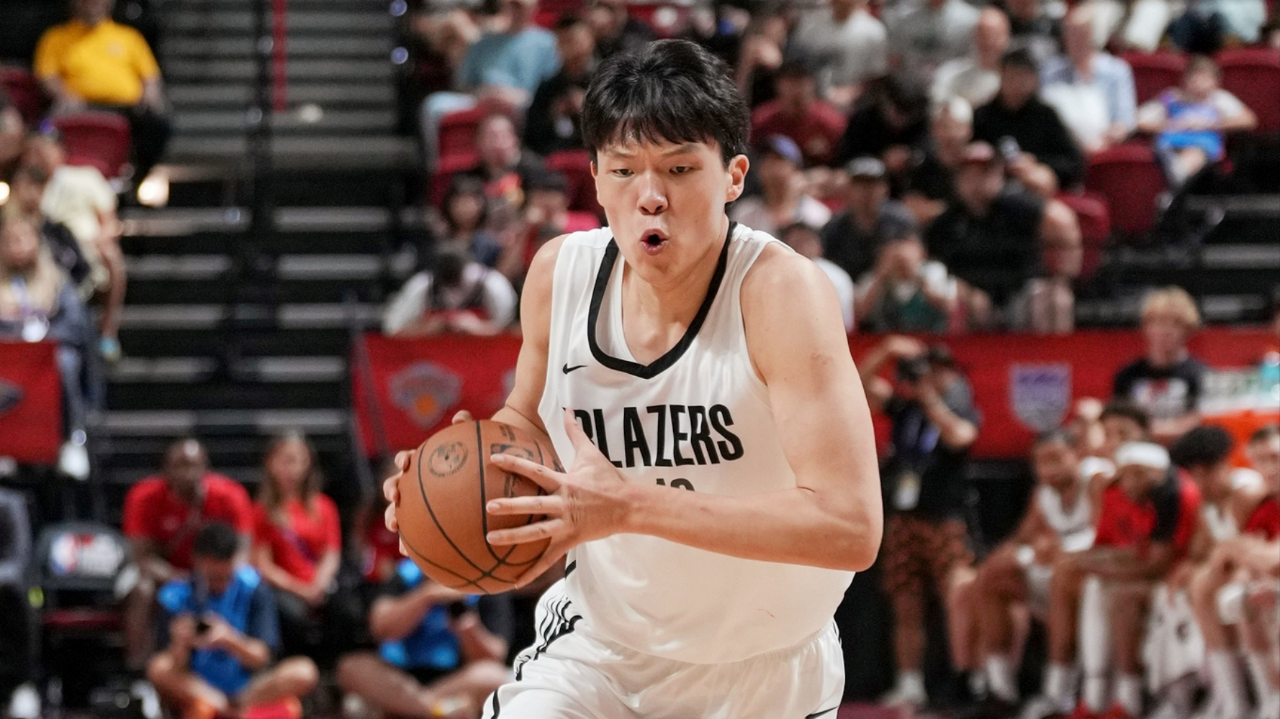 三亿体育平台-杨瀚森背靠背10+5+5失误夏联次战开拓者遭灰熊逆转