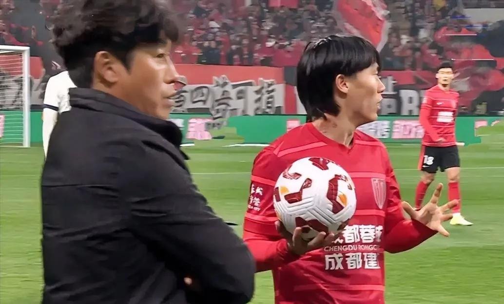 三亿体育-成都蓉城球迷意难平！不止因为2-2武汉三镇，更多原因在于以下5点