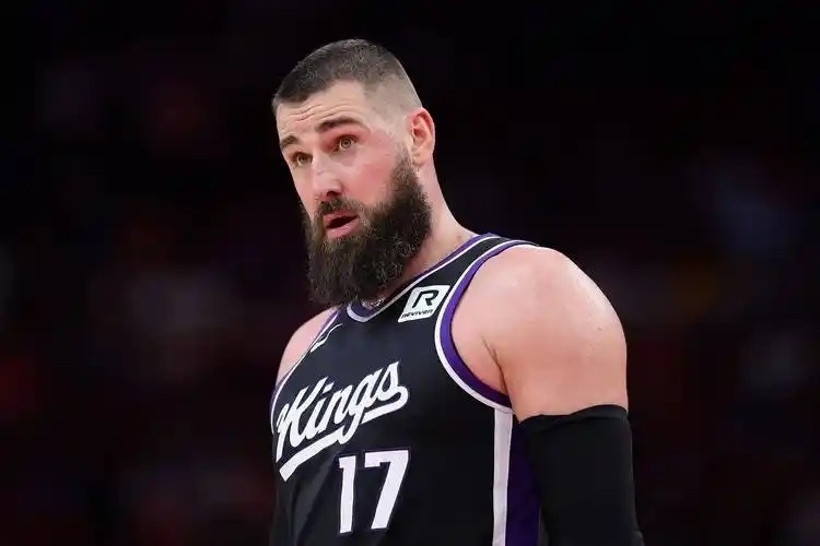 包含想回欧洲！瓦兰寻求买断合同掘金正说服他留在NBA的词条
